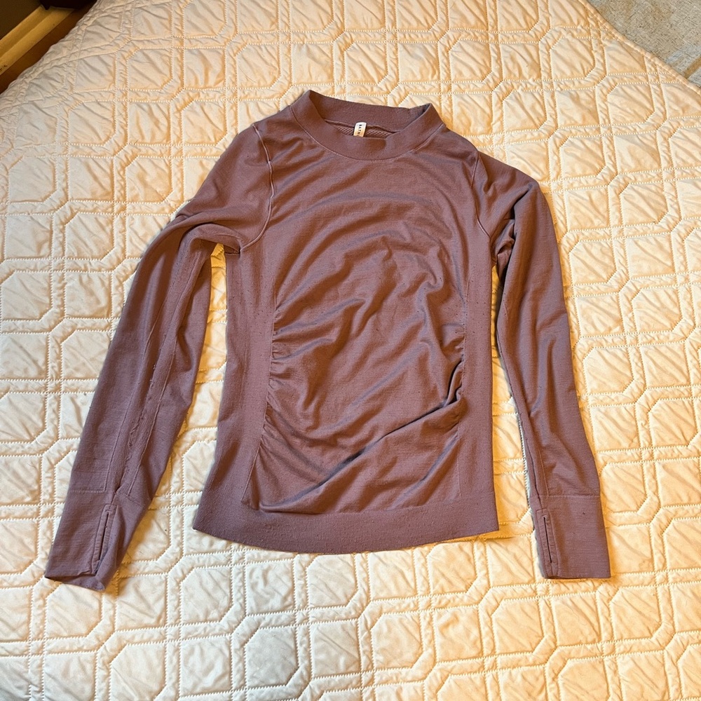 ⭐️3/$30 or 6/$50! Athleta Purple Fitted Ribbed Layer Long Sleeve